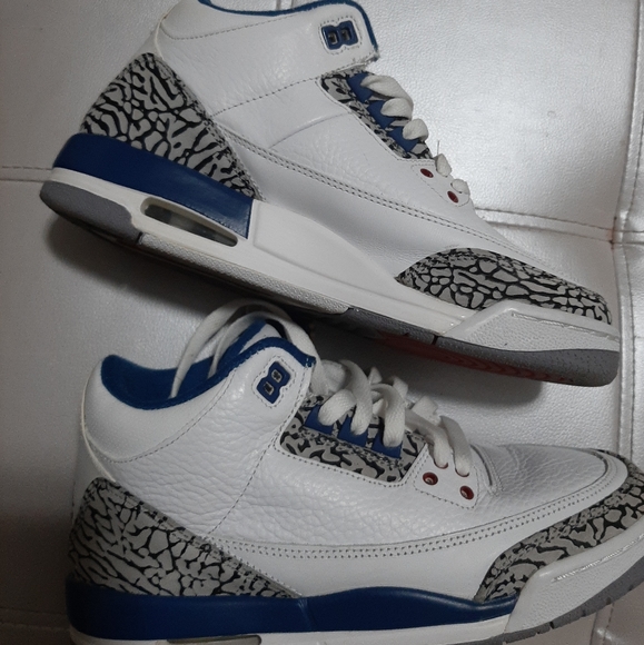Jordan 3s - Picture 2 of 5